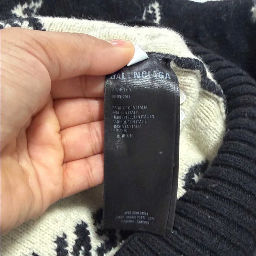 Balenciaga Black and White Logo Sweater - Picture 8 of 9